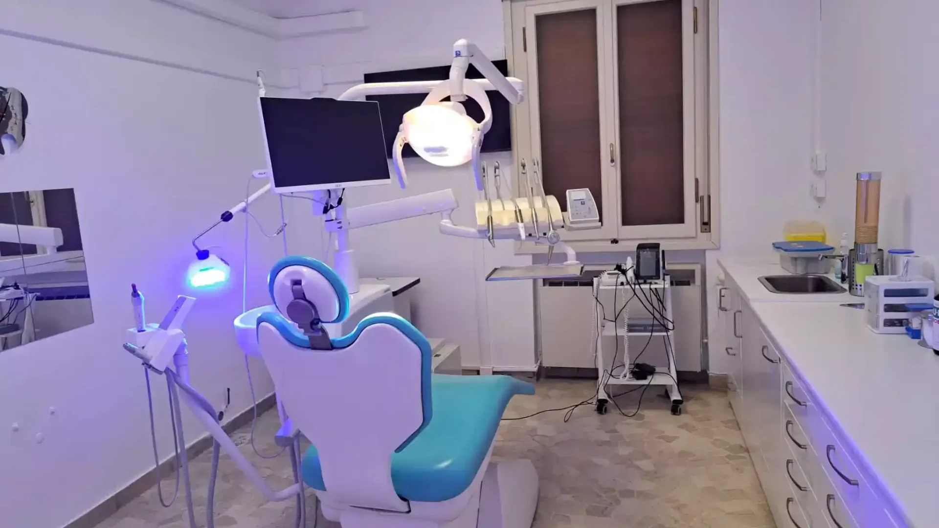 studio-dentistico-odontoiatrico-galli-cremona-poltrona-prima-stanza